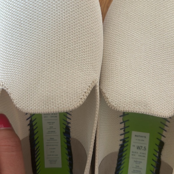 Almond Rothy’s - Picture 2 of 3